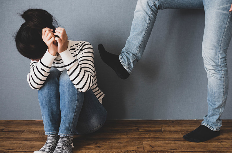 配偶者などから受ける身体的・精神的暴力のこと